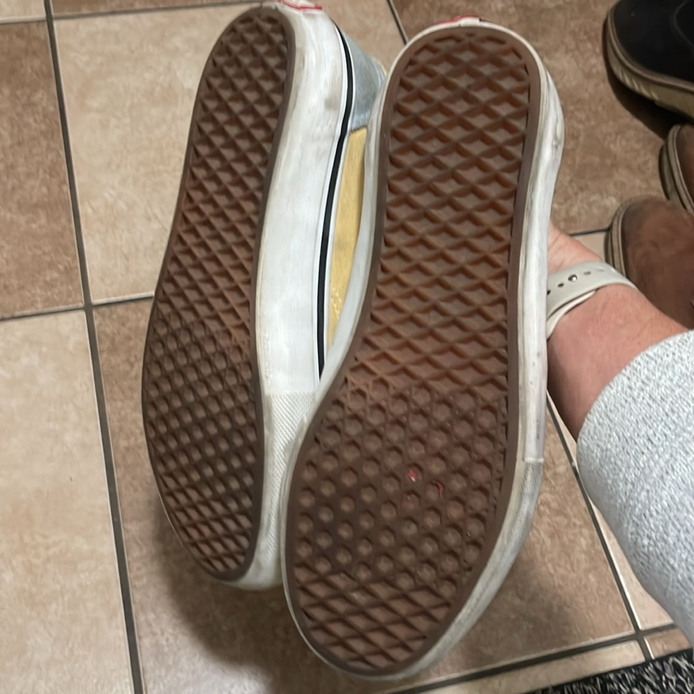 VANS - Picture 2 of 4